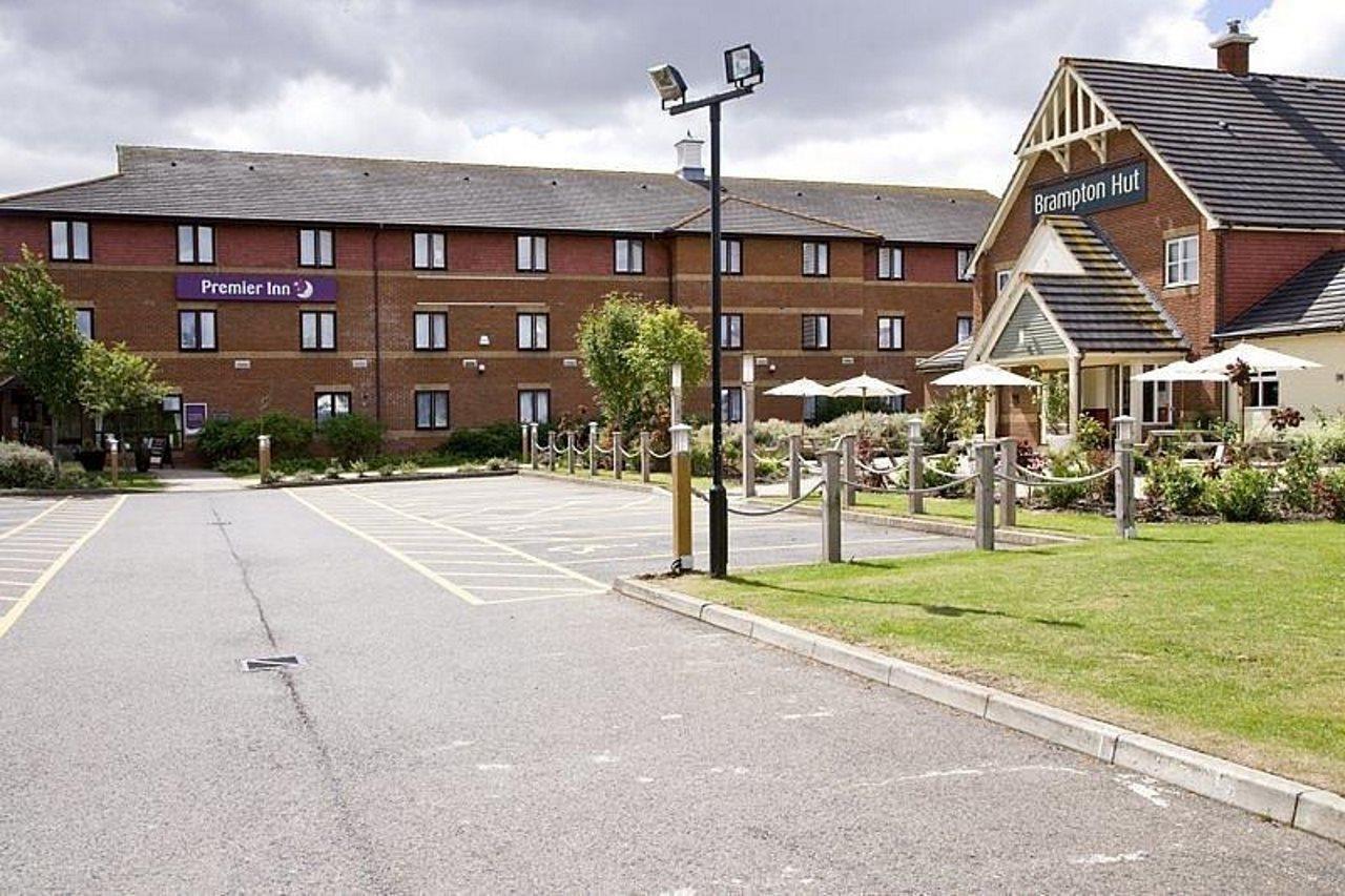 Premier Inn Huntingdon Exterior foto