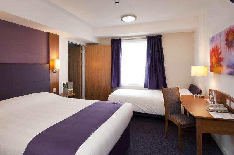 Premier Inn Huntingdon Exterior foto